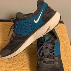 🐢 Nike Size 10 Gym Shoes